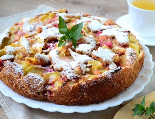 ПЫШНАЯ ШАРЛОТКА С ЯБЛОКАМИ И ВИШНЕЙ