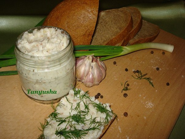Намазка из соленого сала с чесноком