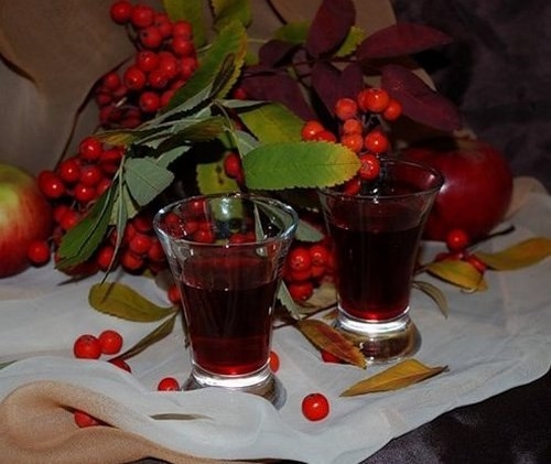 Сладкая настойка рябины на коньяке