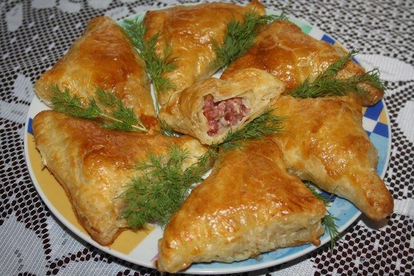 Слоеные пирожки.