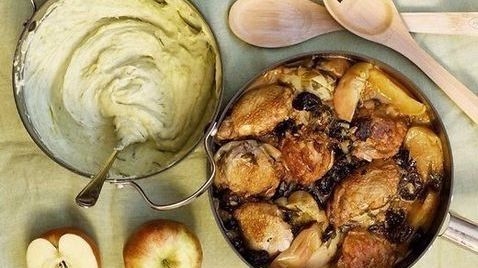 ГОТОВИМ ПТИЦУ С ЯБЛОКАМИ И ЧЕРНОСЛИВОМ. 3 РЕЦЕПТА