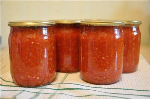 Аджика из помидор с луком