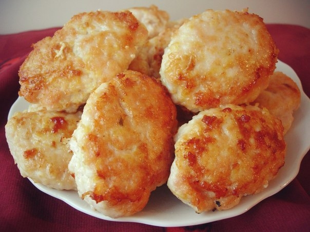 Сочные куриные котлеты с кабачком. Рецепт Александры Андроповой.