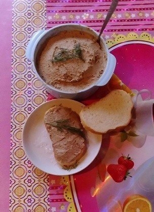 Паштет домашний,проще не куда)))