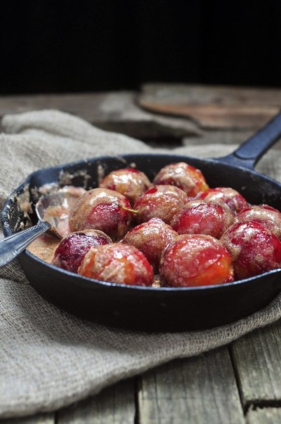 СЛИВЫ, ЗАПЕЧЕННЫЕ В КОРИЧНЕВОМ САХАРЕ С КОРИЦЕЙ, ИМБИРЕМ И ГВОЗДИКОЙ СЛИВЫ, ЗАПЕЧЕННЫЕ В КОРИЧНЕВОМ САХАРЕ С КОРИЦЕЙ, ИМБИРЕМ И ГВОЗДИКОЙ