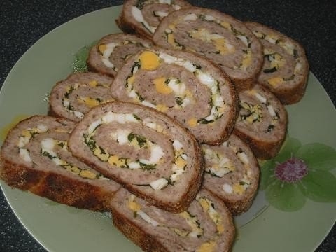 "Мясной рулет с яичной начинкой":