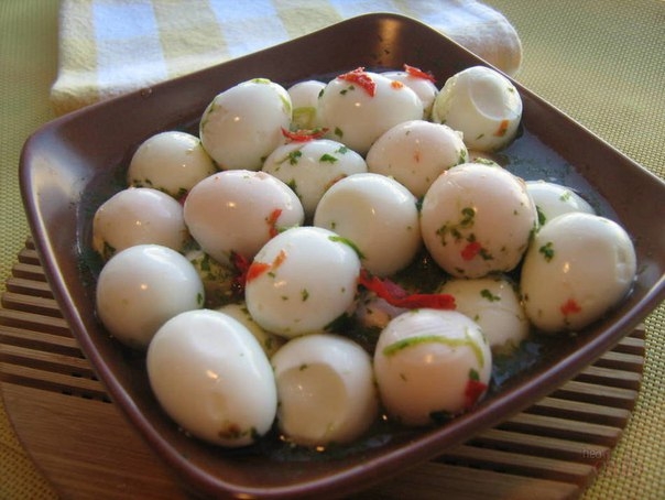 Как сделать маринованные яйца – настоящая закуска настоящего бара