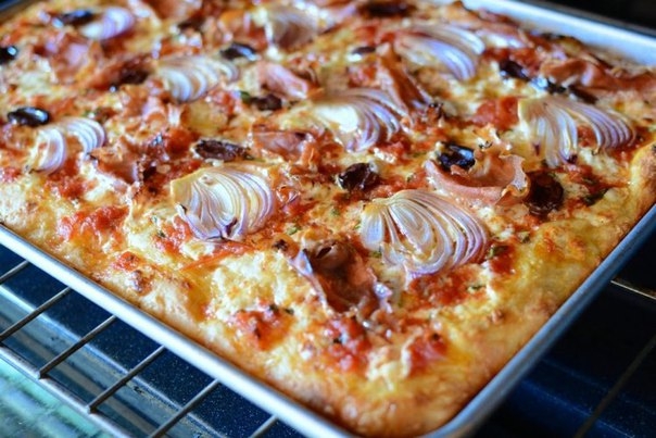 ПИЦЦА С ВЕТЧИНОЙ И ЛУКОМ