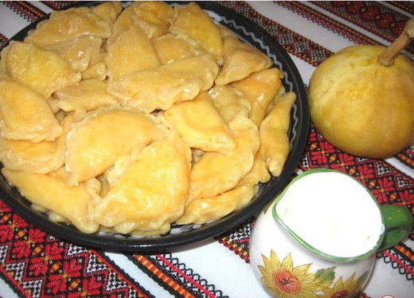 Вареники из тыквенного теста с творогом