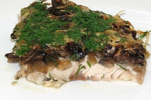 Скумбрия запеченная с грибами.