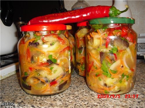 Острая закусочка с баклажанами и овощами