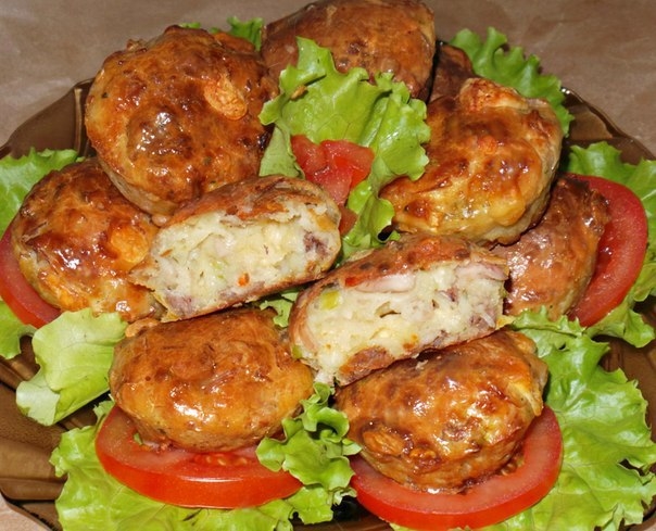 Закусочные маффины с сыром,курицей и зелёным луком.