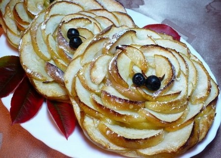 Яблочные тарталетки со слоеным тестом