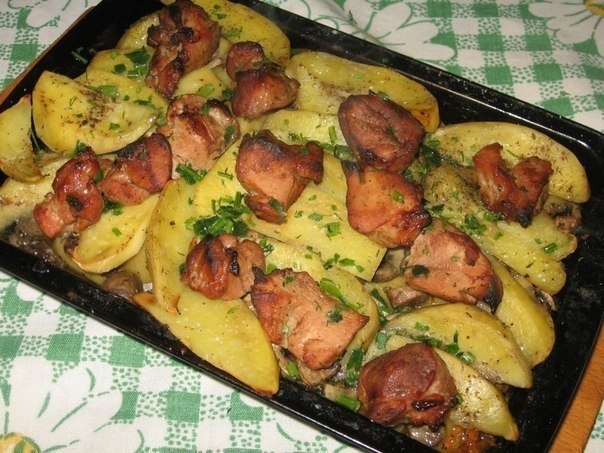 Слоеное жаркое с мясом и грибами - вкусное и нарядное блюдо!