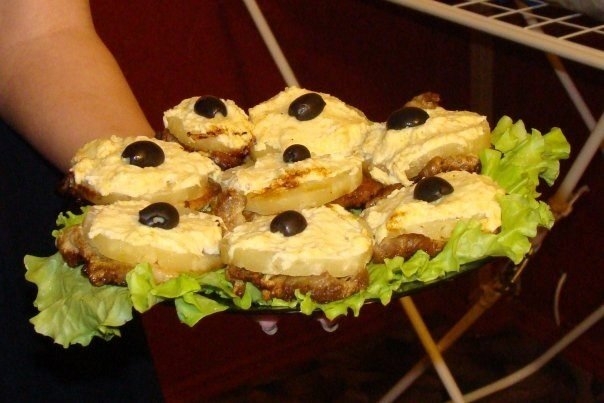 Мясо с ананасами. Мясо с ананасами.