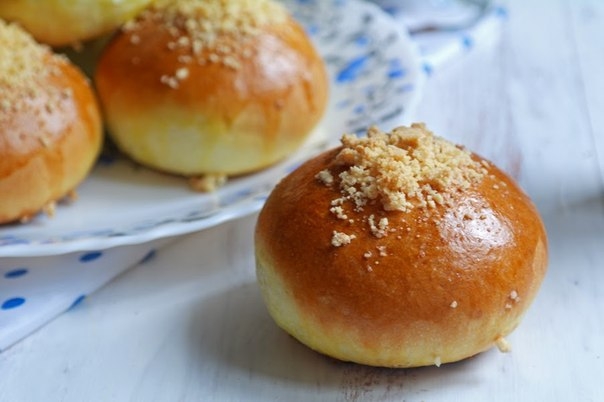 СДОБНЫЕ БУЛОЧКИ С ПОСЫПКОЙ СДОБНЫЕ БУЛОЧКИ С ПОСЫПКОЙ