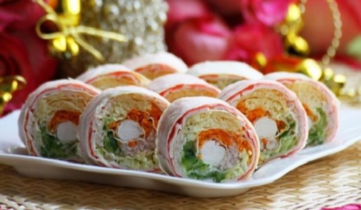 Лаваш с корейской морковкой и крабовыми палочками Лаваш с корейской морковкой и крабовыми палочками