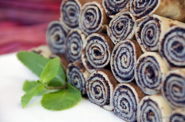 Сладкие блинчики с маком