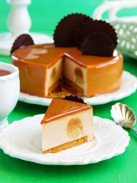 Торт "Груша/карамель/бадьян".