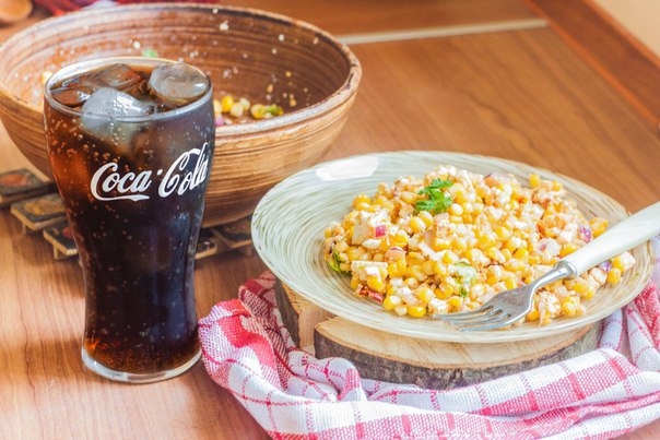 Мексиканский салат с кукурузой-гриль