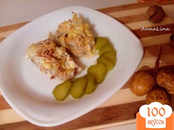 Минтай запеченный с орехами под сливочным соусом Минтай запеченный с орехами под сливочным соусом