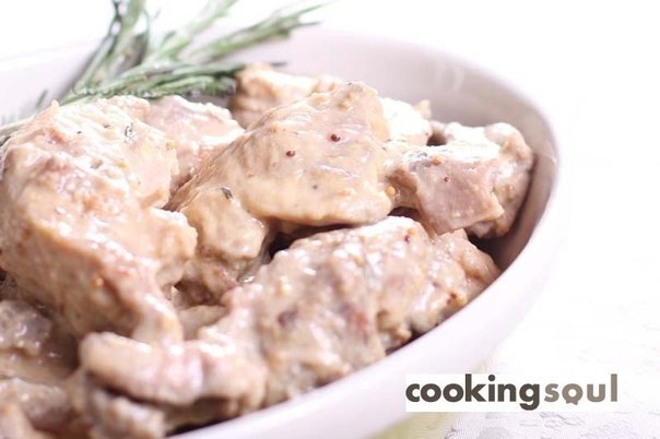 Кролик в сливках, белом вине и ароматных травах