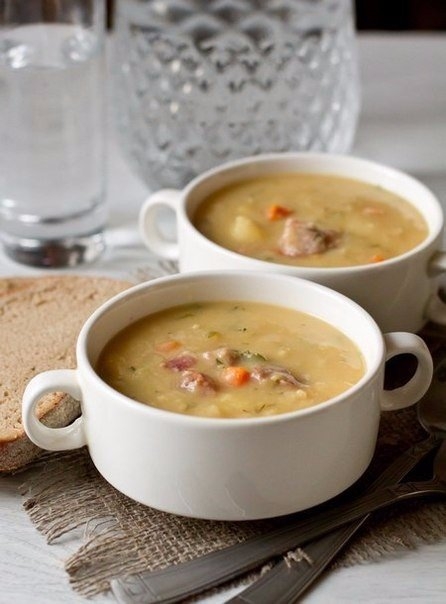 Гороховый суп с ребрышками.