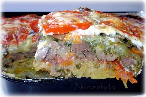Очень вкусная - овощная запеканка с куриной печенью и грибами. Вкусно, сытно, быстро