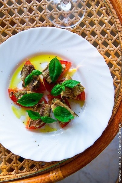 Канапе с сардинами и баклажанами