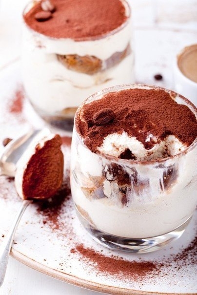 Тирамису с конфитюром из розовых лепестков