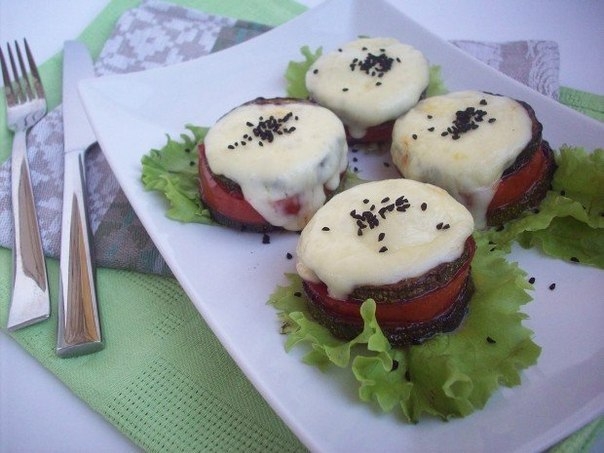 Цуккини с помидорами под сыром