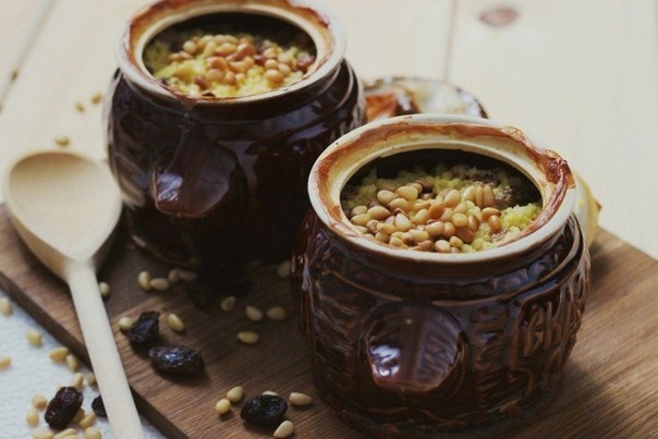 Пшенная каша с изюмом и кедровыми орешками