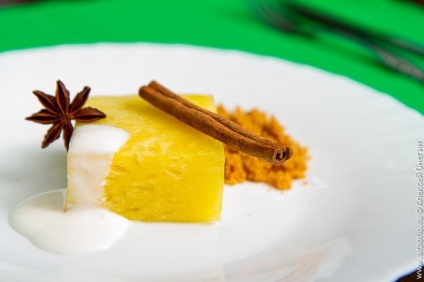 Ананас в сиропе с корицей и бадьяном