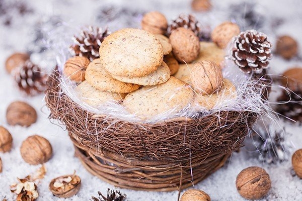 Сахарное печенье с грецкими орехами