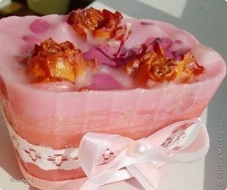 Свеча с сухоцветами и ароматом розы Свеча с сухоцветами и ароматом розы