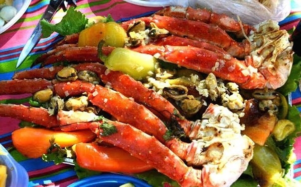 Клешни краба с мидиями и овощами