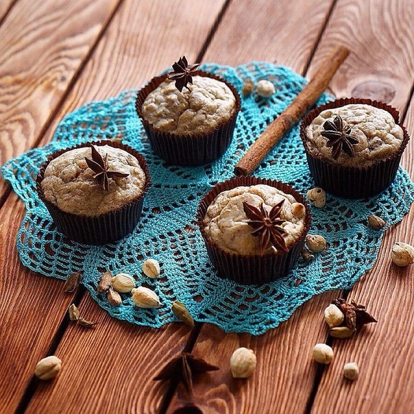 Банановые маффины с изюмом, грецким орехом и ромом Банановые маффины с изюмом, грецким орехом и ромом