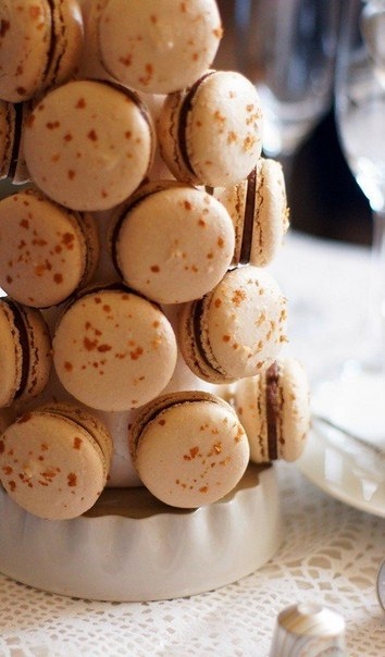 Макарон с пралине и нугой Макарон с пралине и нугой