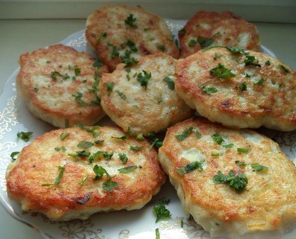 Быстрые котлеты из куриного фарша. Быстрые котлеты из куриного фарша.