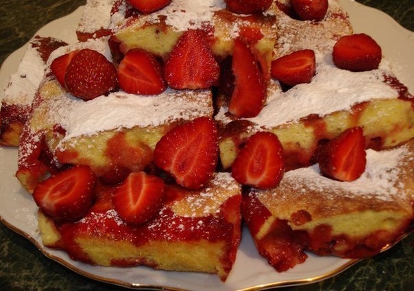 Быстрый пирог с клубникой. Быстрый пирог с клубникой.