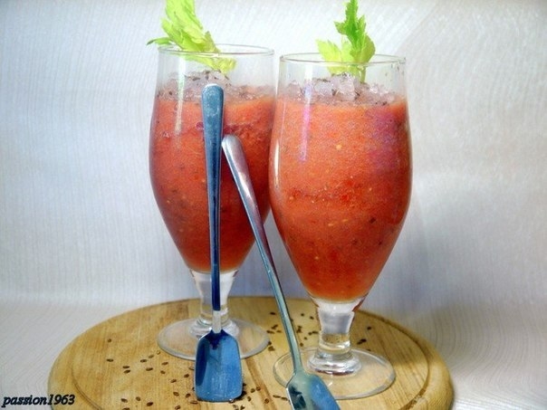 Томатно-сельдерейный смузи, не "Кровавая Мэри" Томатно-сельдерейный смузи, не "Кровавая Мэри"