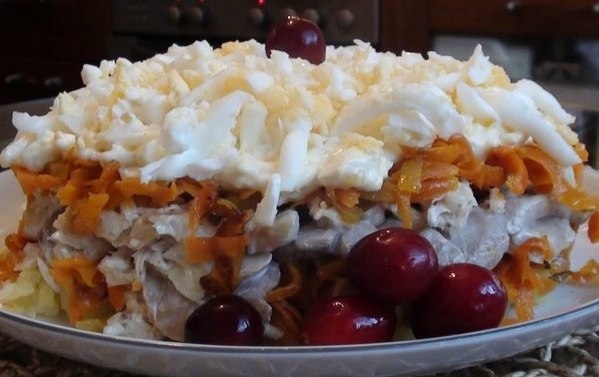 Вкусный салат с рыбой