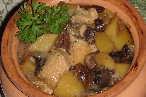 Курица с сухими грибами и картошкой!