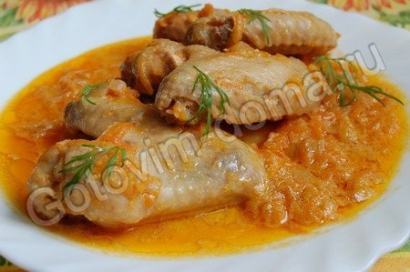 Крылышки в подливе