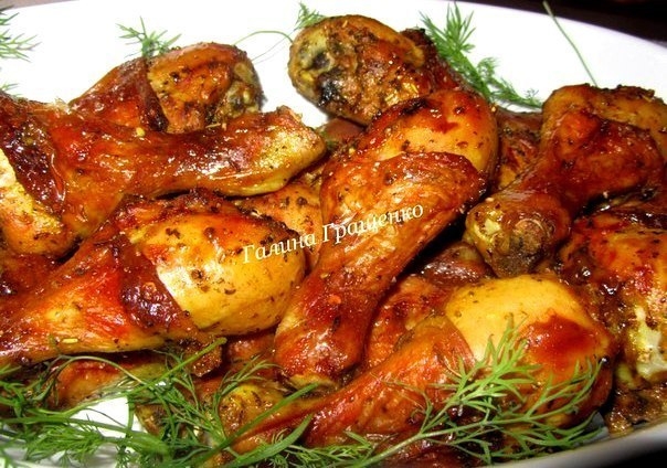 Куриные голени в ароматных травах и специях.