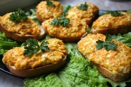 Горячие бутерброды с морковью, сыром и чесноком▼