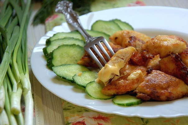 Куриные кусочки в яйце.