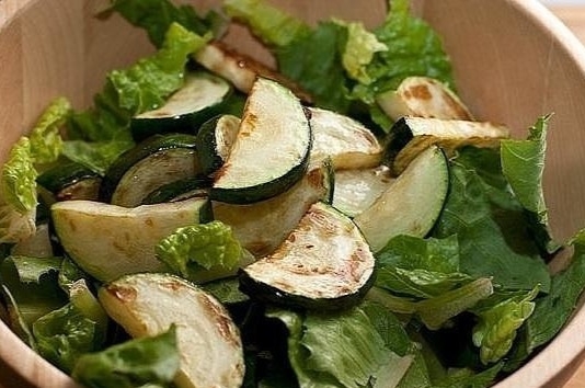 Салат из кабачков с кедровыми орешками