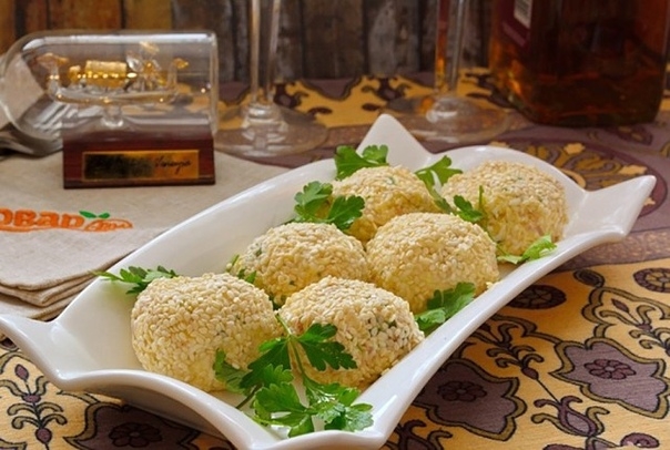 Сырно-сливочные шарики с тунцом и укропом