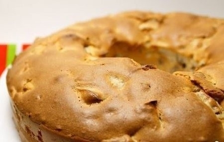 Шарлотка с вареньем